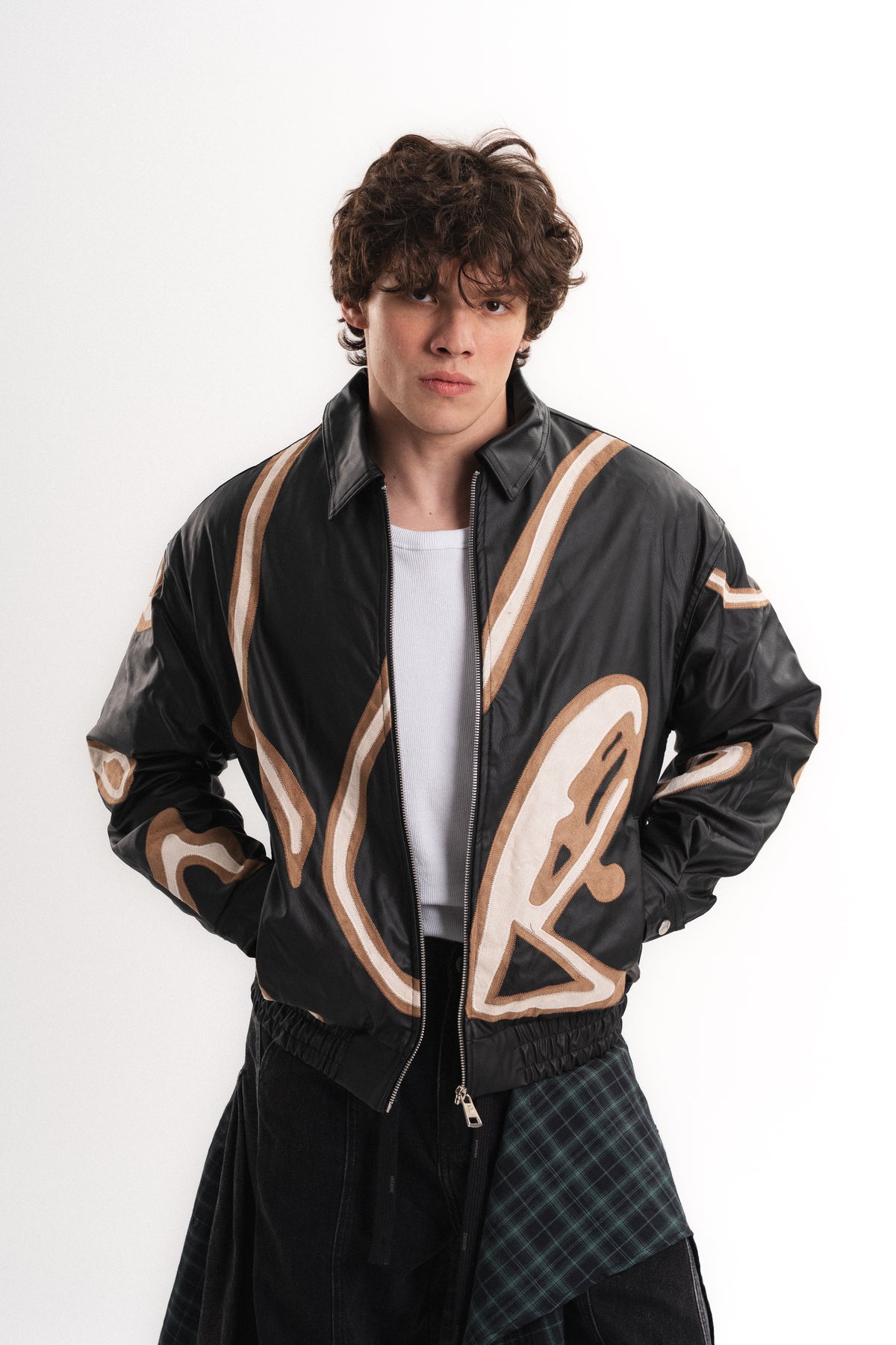 Nakış Detaylı Oversize Deri Mont - Siyah