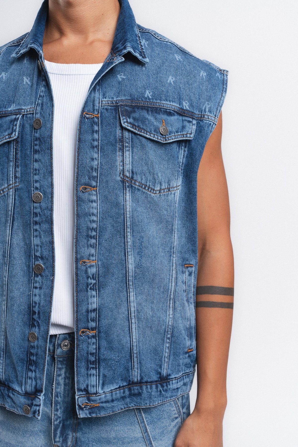 Rogue Kolsuz Denim Yelek Mavi ürün görseli 3