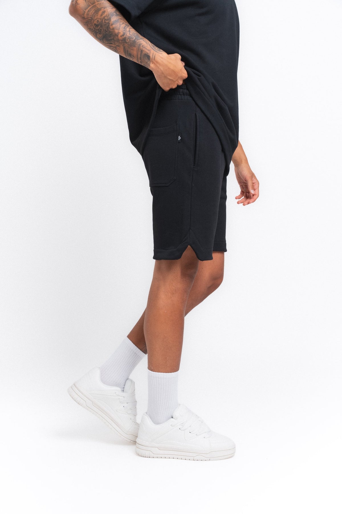Core Üç İplik Nakışlı Şort Siyah ürün görseli 4